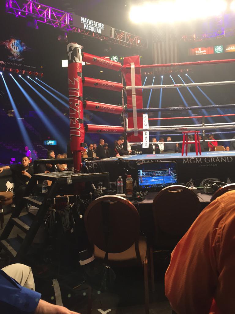 1paolodiaz's tweet photo. @solarsports is positioned a few feet from the red corner where Pacquiao will stay. #BattleForGreatness #PacMay http://t.co/0ipkLRs8cT
