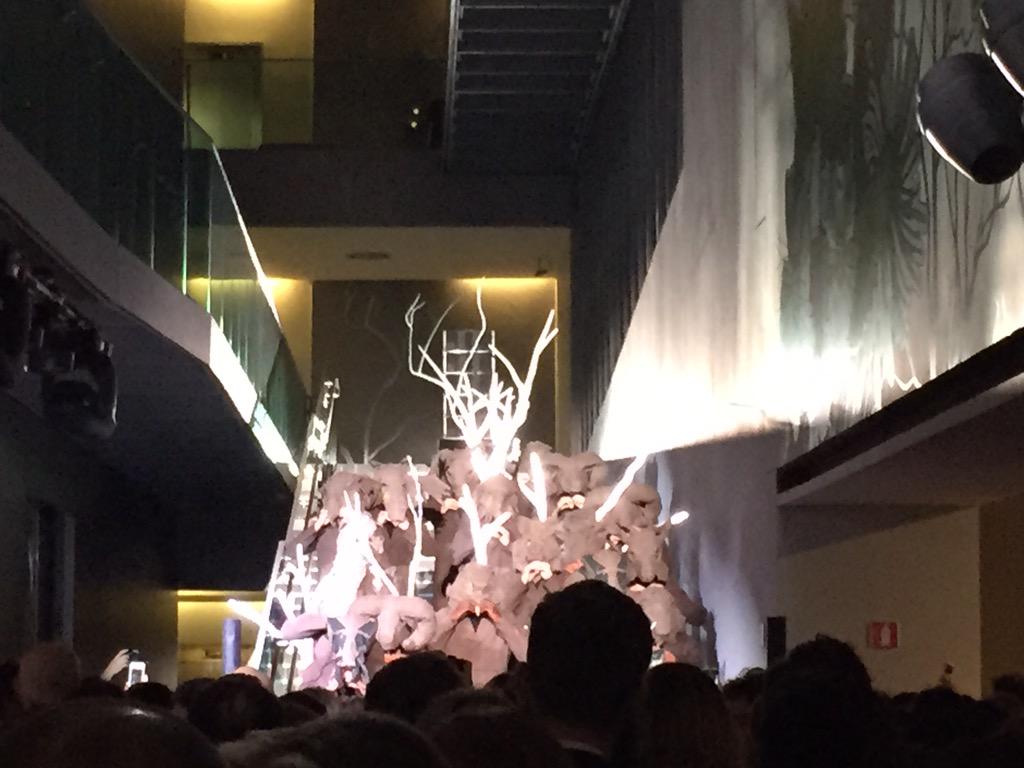 artribune's tweet photo. Performance di Lucy+Jorge Orta, allestimento di @arabesche e cibo di @DAVIDEOLDANIDO. Succede da @zegna per #Expo2015 http://t.co/xiTuK41JDS
