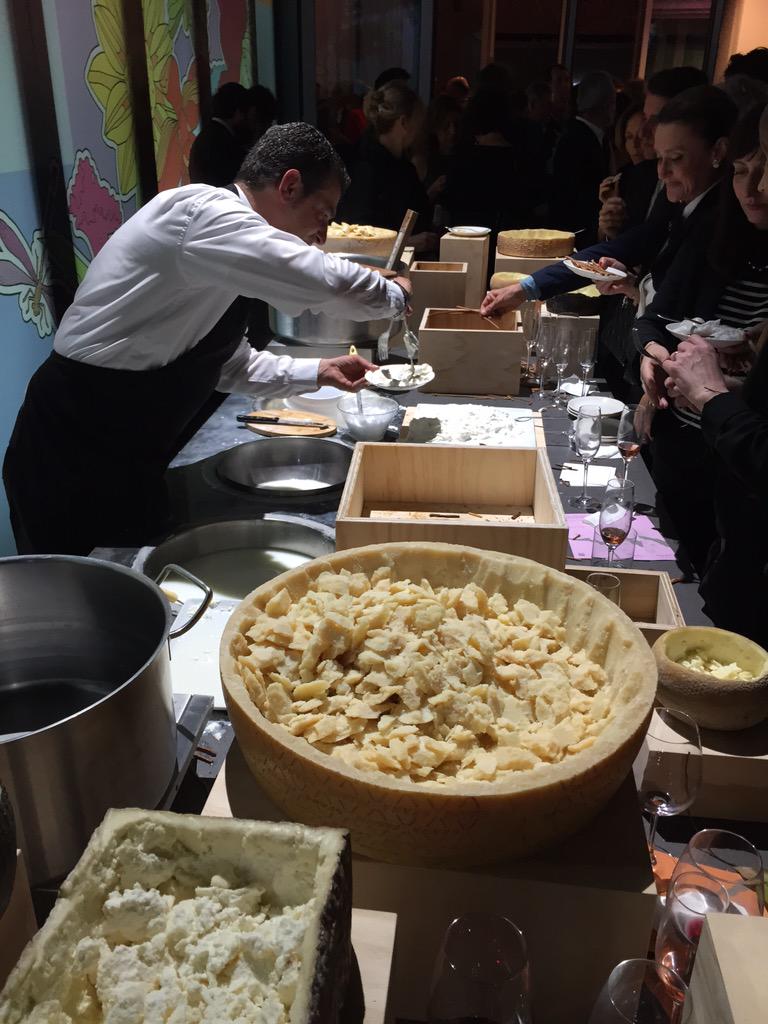 artribune's tweet photo. Performance di Lucy+Jorge Orta, allestimento di @arabesche e cibo di @DAVIDEOLDANIDO. Succede da @zegna per #Expo2015 http://t.co/xiTuK41JDS