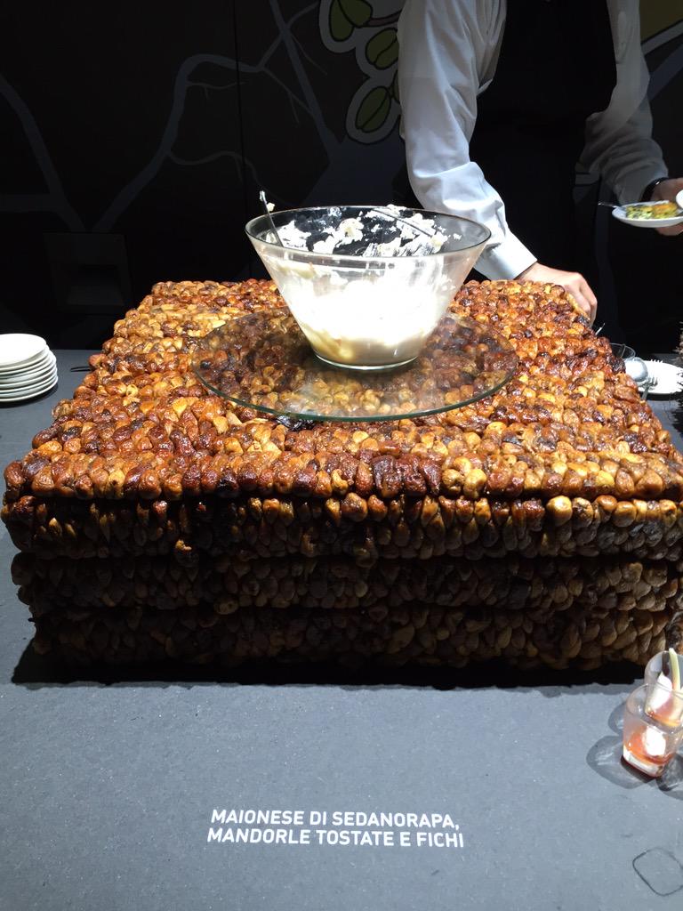 artribune's tweet photo. Performance di Lucy+Jorge Orta, allestimento di @arabesche e cibo di @DAVIDEOLDANIDO. Succede da @zegna per #Expo2015 http://t.co/xiTuK41JDS
