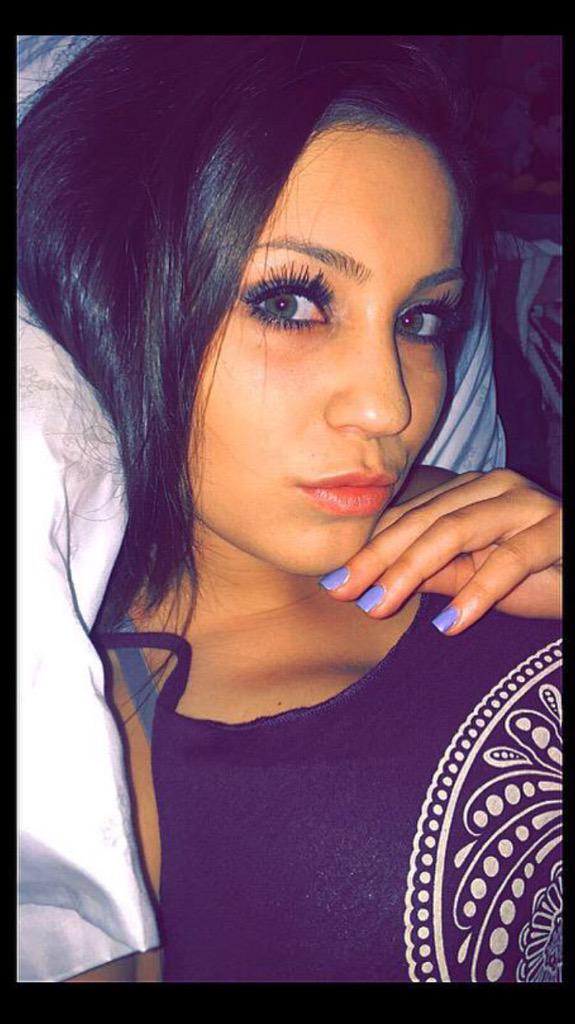 vannahwoolmann's tweet image. Prom🌺 #notgoing #justpretend