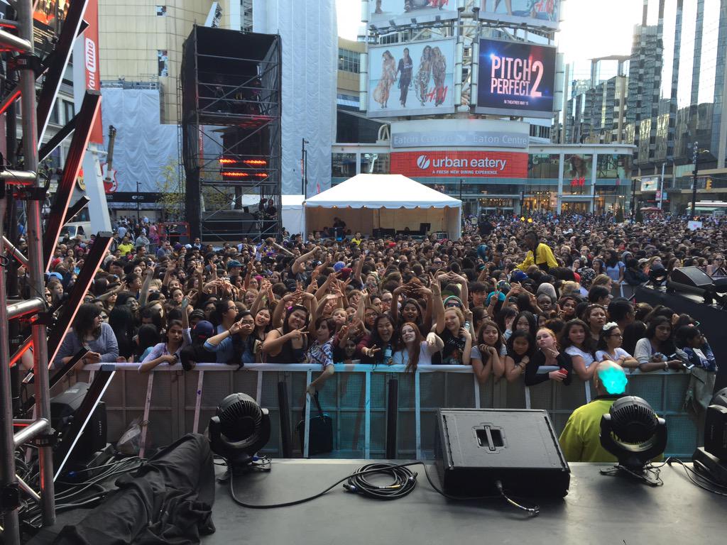 docr1127's tweet photo. What a crowd!#YTFFTO http://t.co/CvaAGSeeFS