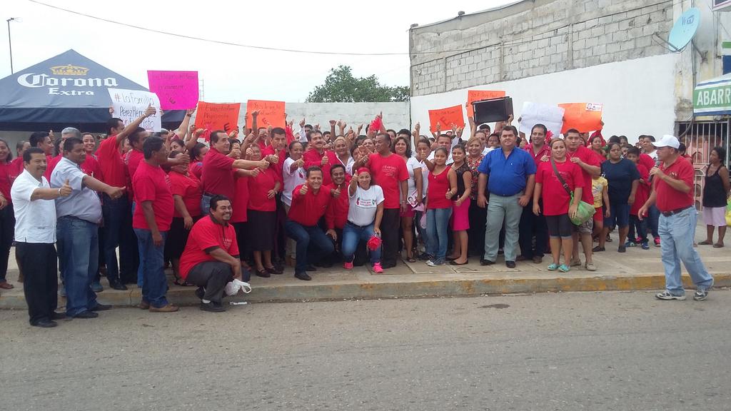 TabascoPorTodos's tweet photo. Candidata de VII Distrito @SOYOLIRUEDA recorre casa X casa playas del rosario con @EvaristoHdzCruz .#AnimoDeTriunfo. http://t.co/hKLEjNyPPA