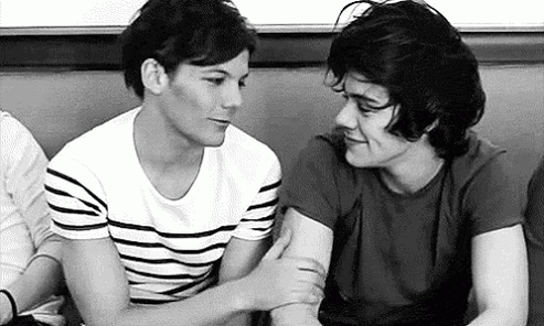 StarlingCutte's tweet photo. IF

THIS

LARRY

GIF

DOESN'T

MAKE

YOU

RT

THEN

IDK

WHAT 

WILL

#BestFandomCA2015 Directioners http://t.co/pNKayKiRqQ