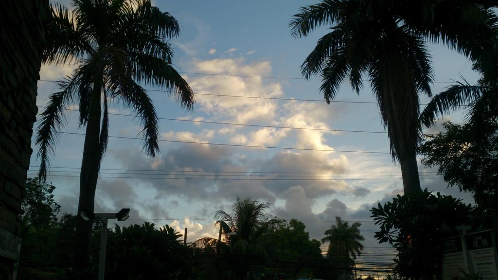 kerlysolon's tweet photo. #GoodMorning #Sunrise #FromThisCorner #Cebu #Philippines #NoFilter #Sony #Xperia http://t.co/jXXI6CIM2M