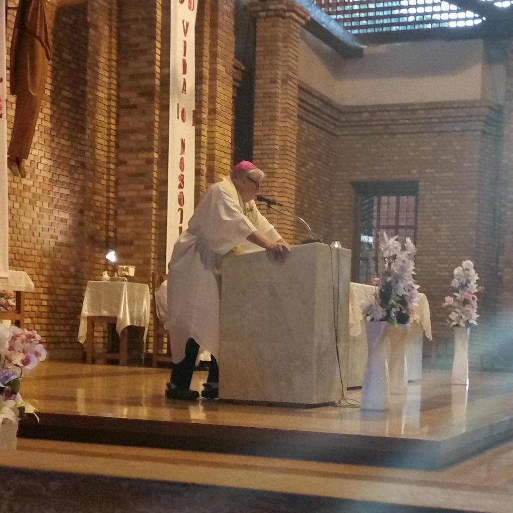 DavidANovak's tweet photo. A third try in getting retired bishop Morgan Casey in the center of the picture! #cathlicstl #spiritfit http://t.co/MB4HJp4tt4