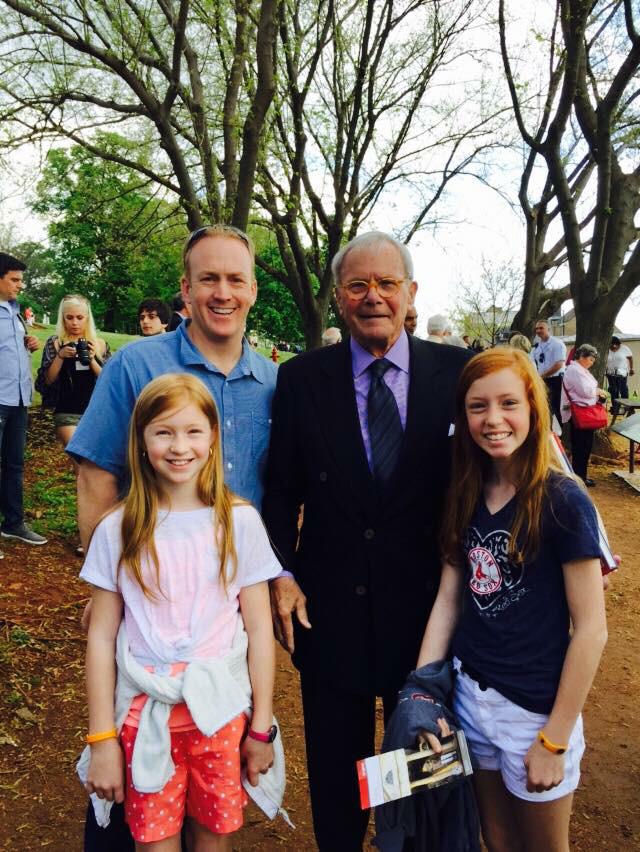 themacrussell's tweet photo. Fabulous time mtg @tombrokaw @TJMonticello w/@jmeacham #TJsHouse #Monticello http://t.co/51SGKS17oX