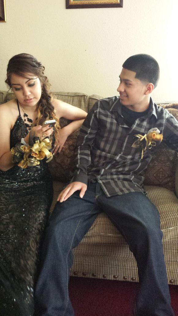 katiecarranza_'s tweet photo. Because Brenda looks so pretty &amp; Alexis looks very nice for prom💑👑 #prom2k15 http://t.co/QSkDEY7ErG