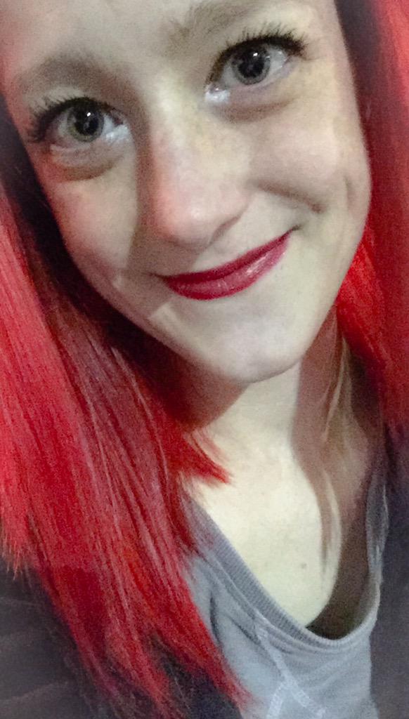 captainobvi0us_'s tweet photo. #selfieslut #SelfieSaturday #selfie #red #hair waaah, miss yew ❤️💋 http://t.co/tEUuAKdmQc