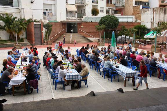 rosell_nuria's tweet photo. Un centenar de persones a la festa socialista del primer de maig amb Ricard Vicente@PSCSitges@ricardva@ElRetiroSitges http://t.co/bT28vZPbDG