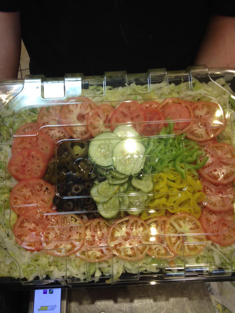 wenchgonewild's tweet photo. Prettiest veggie platter ever ! @Smoon13 @SubShopProbz @SubgayProblems #yassssss http://t.co/q2MFRH81QI