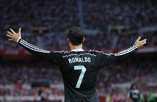 madbien's tweet photo. Hat-Tricks de Cristiano: 
25 en 196 partidos.
Hat Tricks Messi: 
24 en 310 partidos (Dios????)😂😂
#DatosqueDuelen http://t.co/nUVakOoYHg