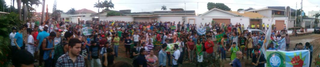 yitux's tweet photo. No hay crimen sin víctima. No más presos por sembrar o fumar #MarchaMundialDeLaMarihuana #MMMGuayaquil2015 #weedmarch http://t.co/IJKUJdWi8v