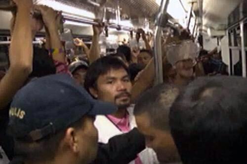 ElJeringasLoko's tweet image. Me informan que Pacquiao AHORA SI ya va llegando a la zona de pelea.