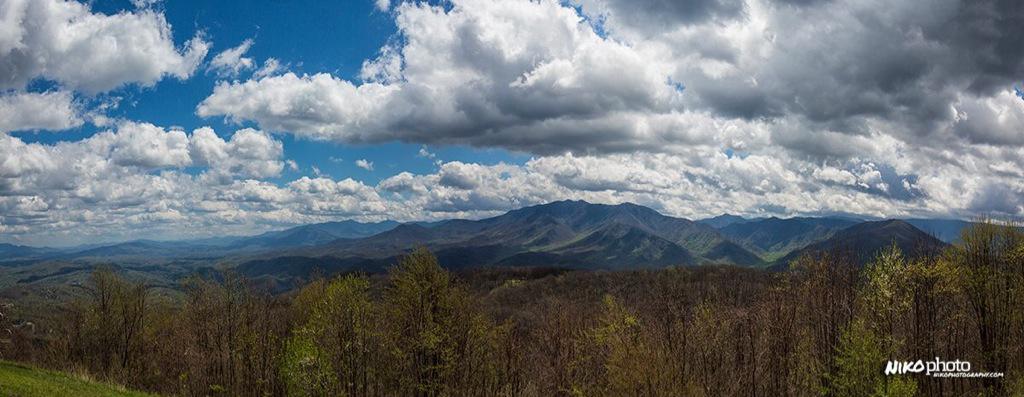 tweet_nikophoto's tweet photo. #Smoky #Mountains from #mtharrison 3590ft #ober #Gatlinburg #Tennessee #nikophotography http://t.co/1qfbCqfGsM