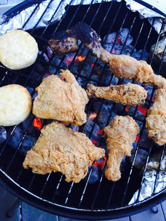 Marcus_Anderson's tweet image. WHO YOU KNOW OUT HERE BBQ'ING POPEYES CHICKEN?