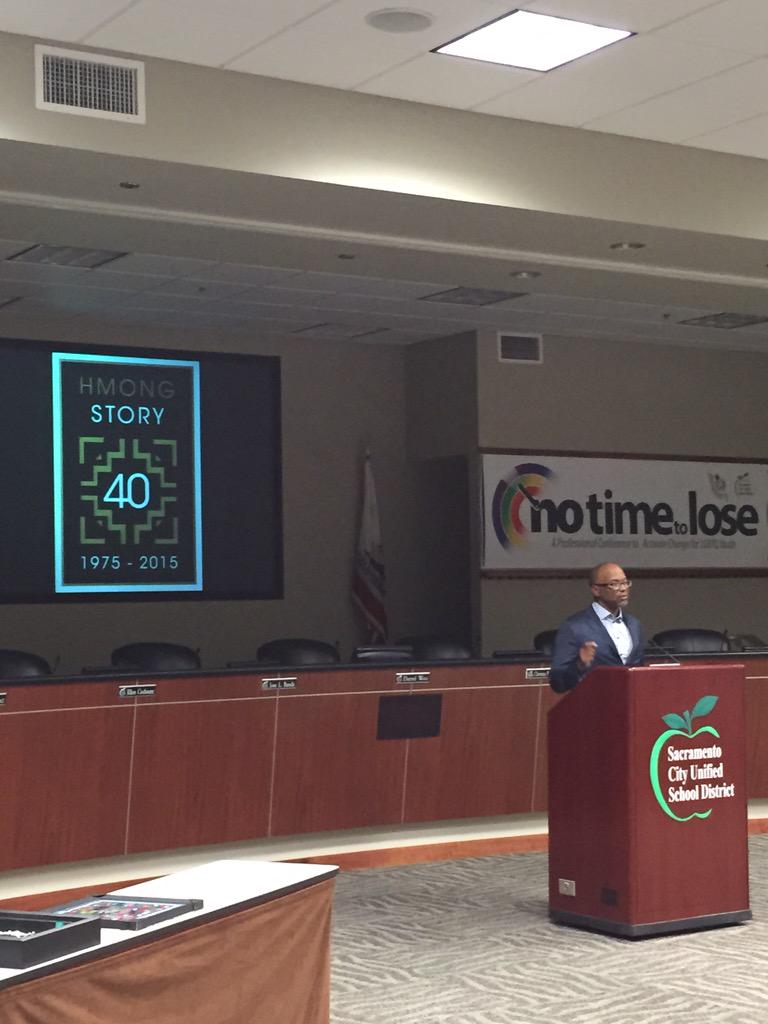 Hmongstory40's tweet photo. Sacramento Vice Mayor @CM_AllenWarren sharing his work w/ the Hmong Community in District 2. http://t.co/3J5DB2bY2p