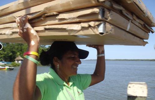 UNDP's tweet photo. #Honduran women go to #India to learn to create solar-powered villages: http://t.co/Vr0ep92HHY #Action2015 http://t.co/BIXWlfjKmA