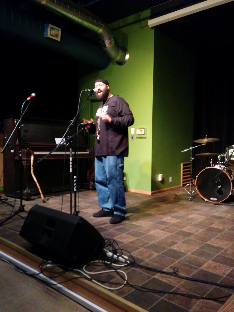 AtTheRootFest's tweet photo. @KWPoetrySlam starting us off with an open mic @YbsFrack #attheroot http://t.co/PxP9aY2SlV