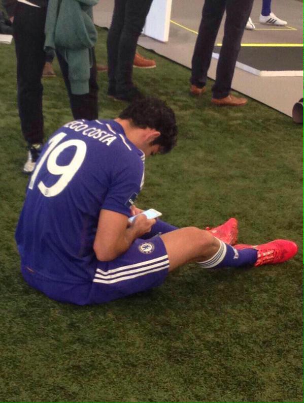 FootballFunnys's tweet photo. "One minute Jose, just got a match on Tinder" http://t.co/VgELWY3iTH