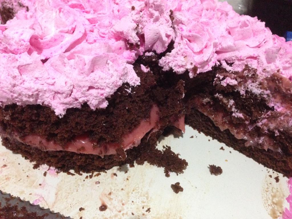 npf1504's tweet photo. Bolos Pink and blue ! 😍 #Nat'sCakes  #cozinhadoce #boloslindosdecomer http://t.co/7OiKGjPS5j