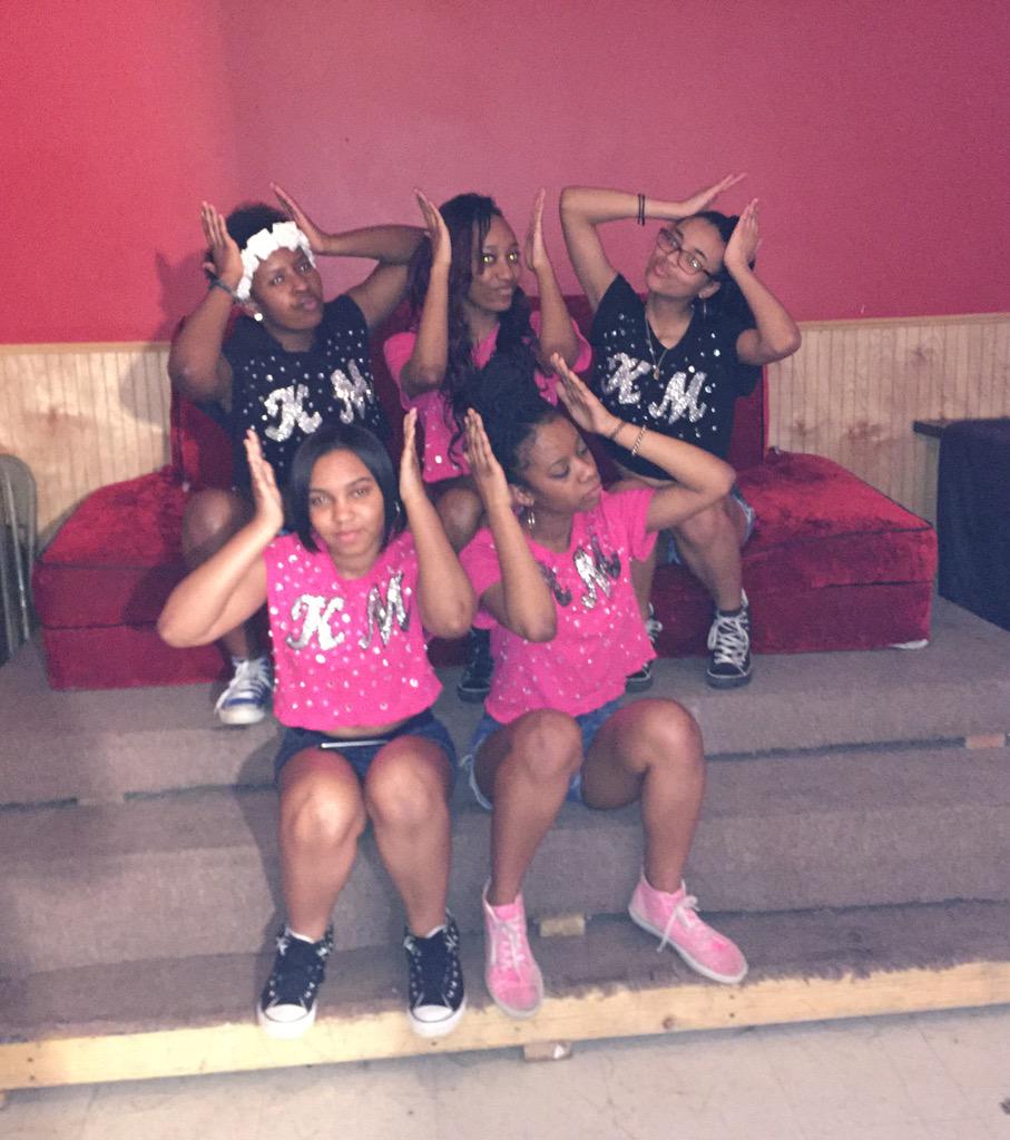 KingsMovement's tweet photo. Performance went well😍👑 http://t.co/cSj5991K66