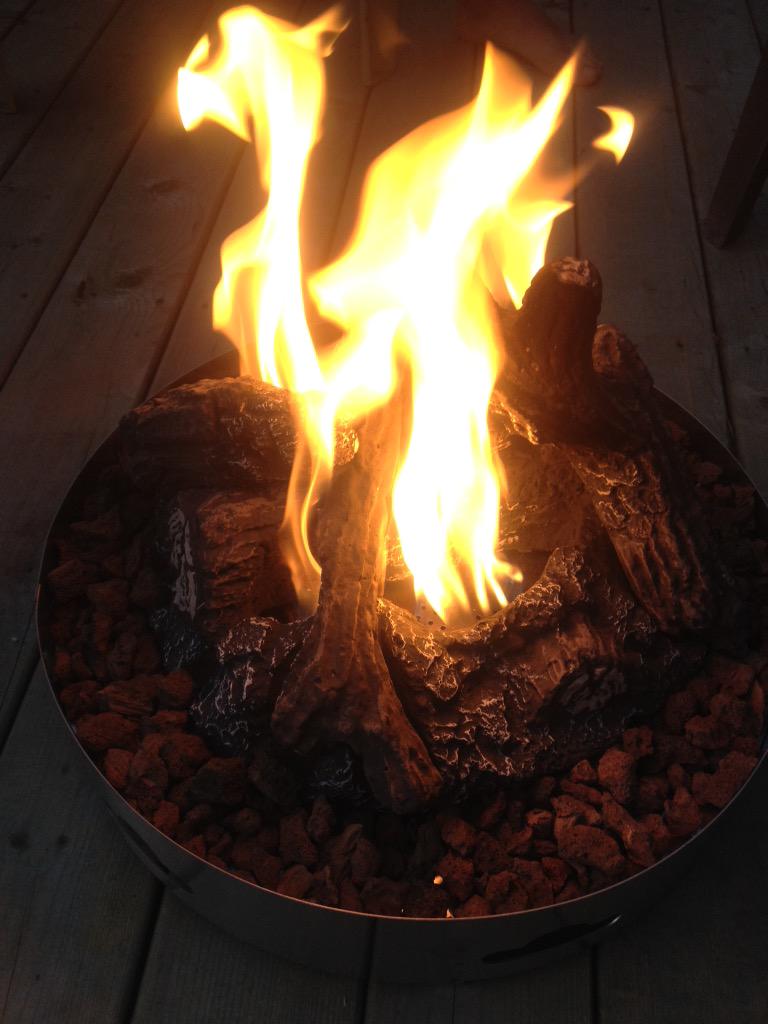 KrellerJustin's tweet photo. Another great outdoor gas fireplace for the cottage @Follow_Napoleon Cheers @alexkreller16 @krellerdan "the gas men" http://t.co/W4lY7W9RO7