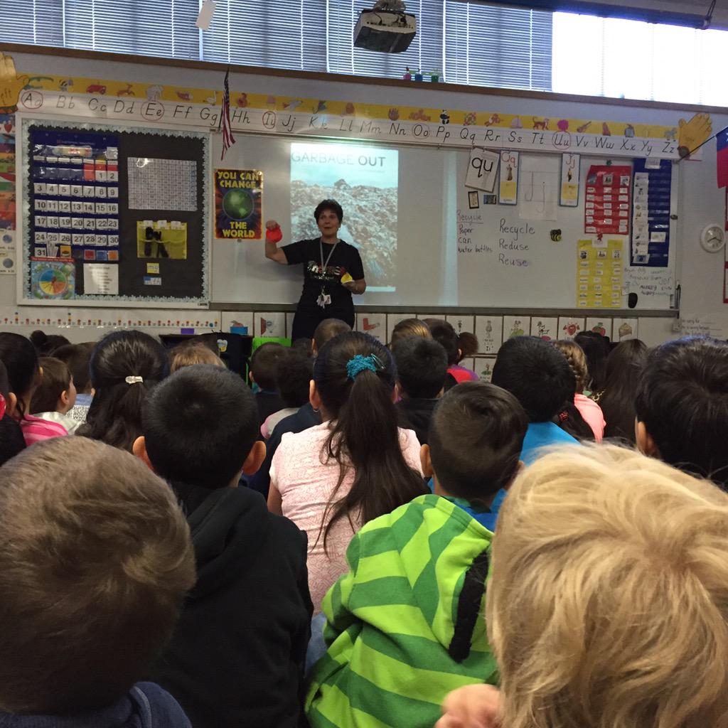 ThomasTXKinder's tweet photo. Kindergarten is learning how to make the world a better place!! How can you help the earth? #e http://t.co/JrSU6bGqD5