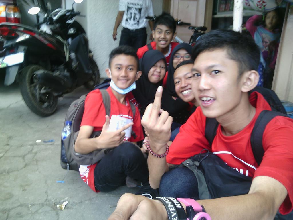 maulanarahmat07's tweet photo. Alay-alayan sebelum start , @BaiduIndonesia @UlinSasab_bdg @smkmvp #sasab http://t.co/eJAnJ3pVKZ