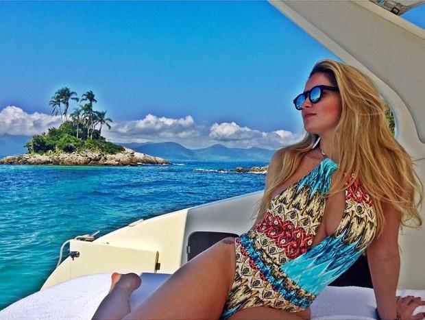 FelineIran's tweet photo. #princesa #perfeita #sem #maais @AlineGotschalg_ http://t.co/1f0DdH8RuJ