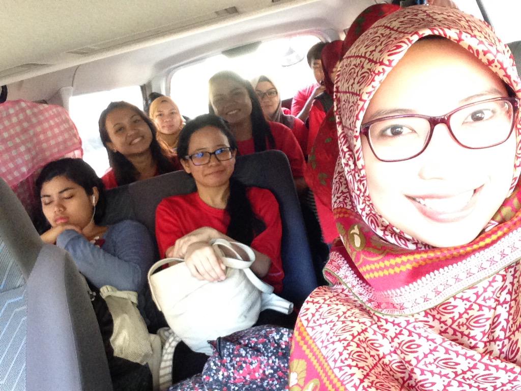 HalysaYusaa's tweet photo. We are ready for tonight! #MAK1415 #GoldAndGlory #KK8 @kinabalu8th @MAK_8th @Darleenation http://t.co/OjJUIMt863