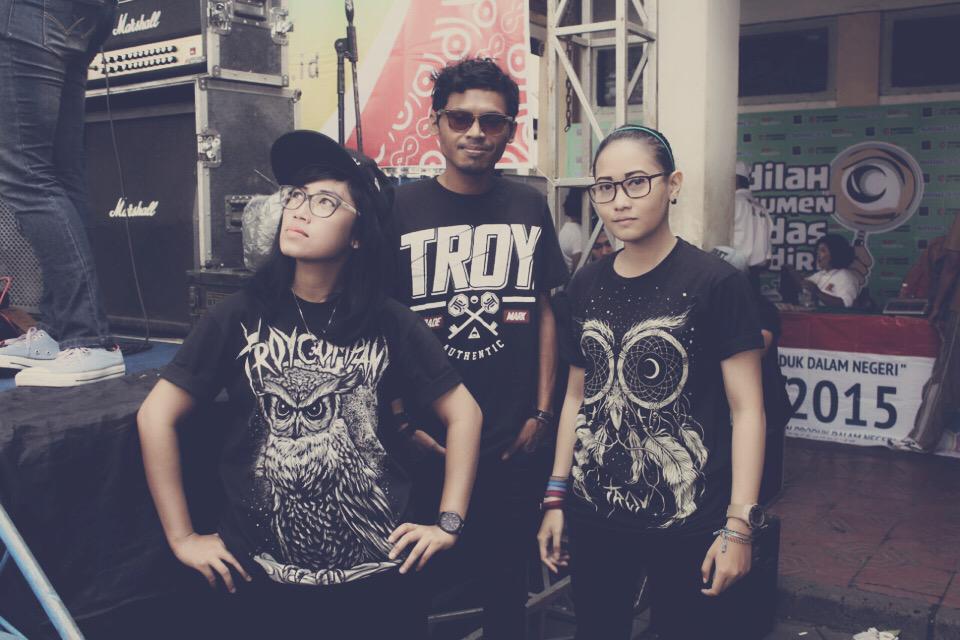powerpop_yk's tweet photo. Pagi ini di Tugu Jogja Festival bersama @troycompany http://t.co/4GRUp4eh4J