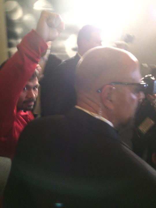 ANCALERTS's tweet photo. #OneForPacman RT @SportsCenter Manny Pacquiao has left his hotel on his way to the MGM Grand. #MayPac http://t.co/aMAoQPOyM7