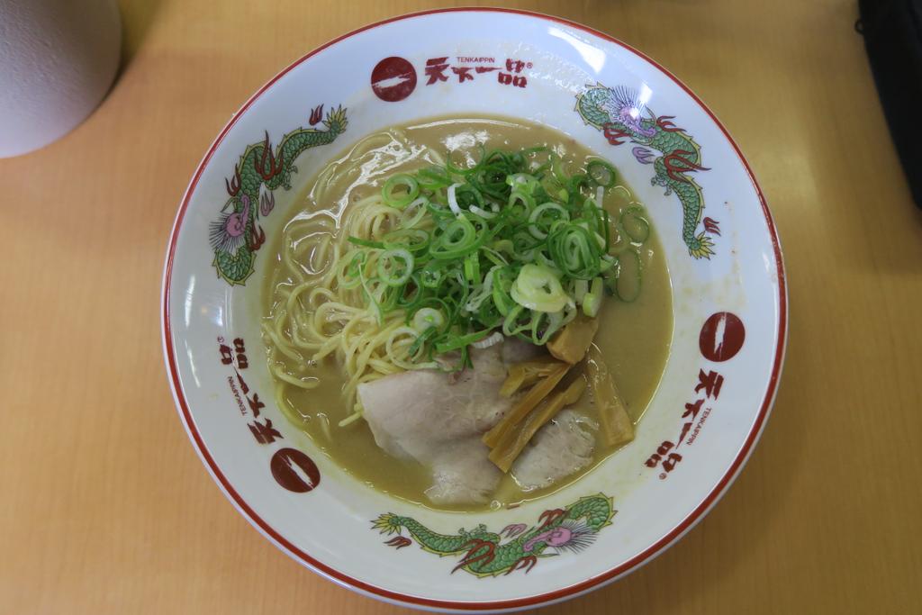 かずあっきぃ 通称 ラーメン官僚 天下一品金沢店 乙丸にて こってり 石川県に２店舗ある 天下一品 のひとつである金沢店に来訪 乙丸のファーストターゲットに振られ こちらに廻りました 濃度の高い鶏野菜スープは 汁なしのように分量少なめ 麺