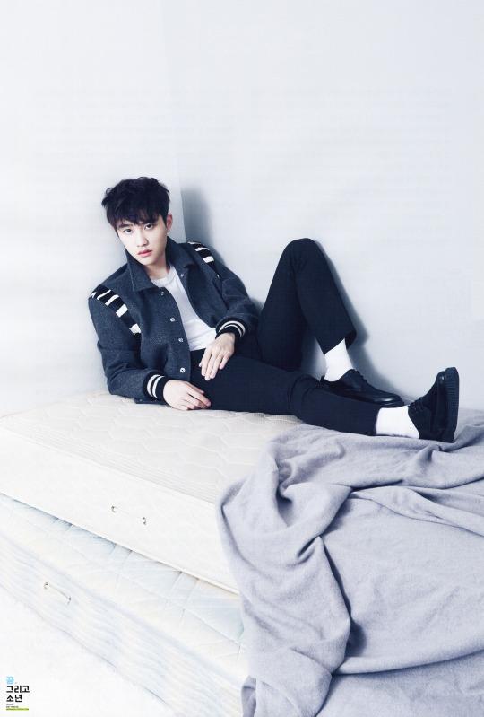 There's a space beside him on the bed! 😍😍