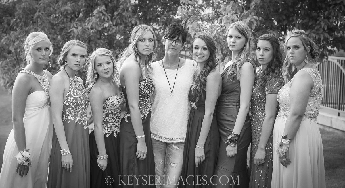KeyserImages's tweet photo. #PromChap2015 #BEAUTIFULS @AnnikaKallestad @Marybisch @hcpow @KristinNewt @cathy_keyser @taysherm_2 @hanna_mathias http://t.co/n7tNmrfjCx