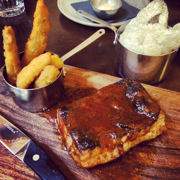 SwineandCo's tweet photo. Regram from @sazgillett enjoying our smoky BBQ pork belly and crackling! #porkbelly #sydneyeats #foodporn http://t.co/dOAx94q1Nq
