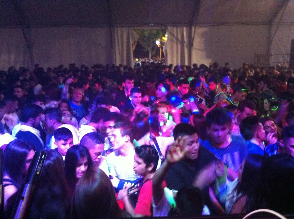 elarredj's tweet photo. Las Matas! Gracias por este llenazo y esa ENERGÍA! Seguís siendo los mejores! #FiestasLasMatas http://t.co/bZMXrzPlj4