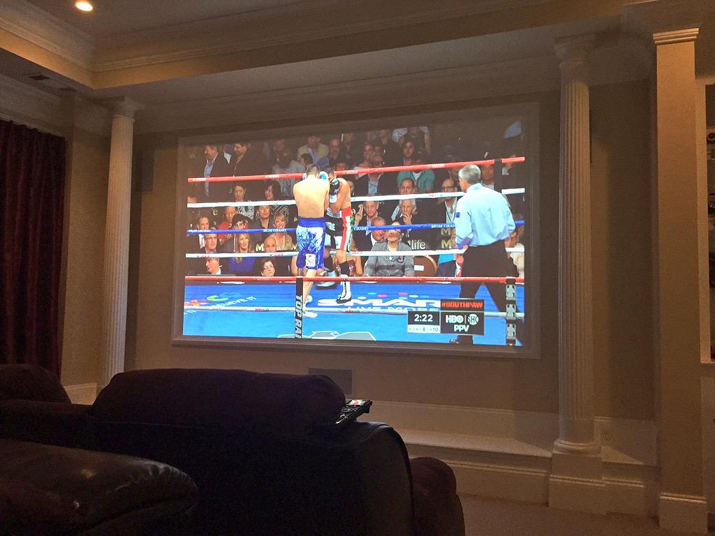 jenlooovesyou's tweet image. The benefits of having an at home movie theater 😁 #FightNight #InMyPJs #BlessedUp