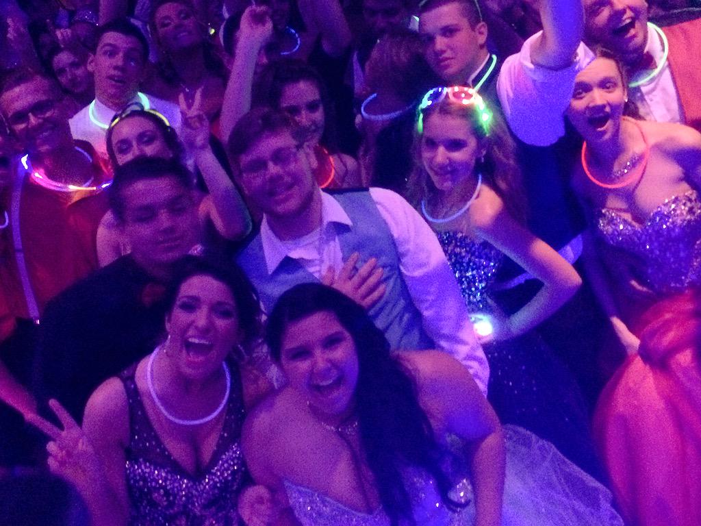 ZoneCLE's tweet photo. What an epic night #BarbertonProm #seniors2015 http://t.co/KW21XKxze4