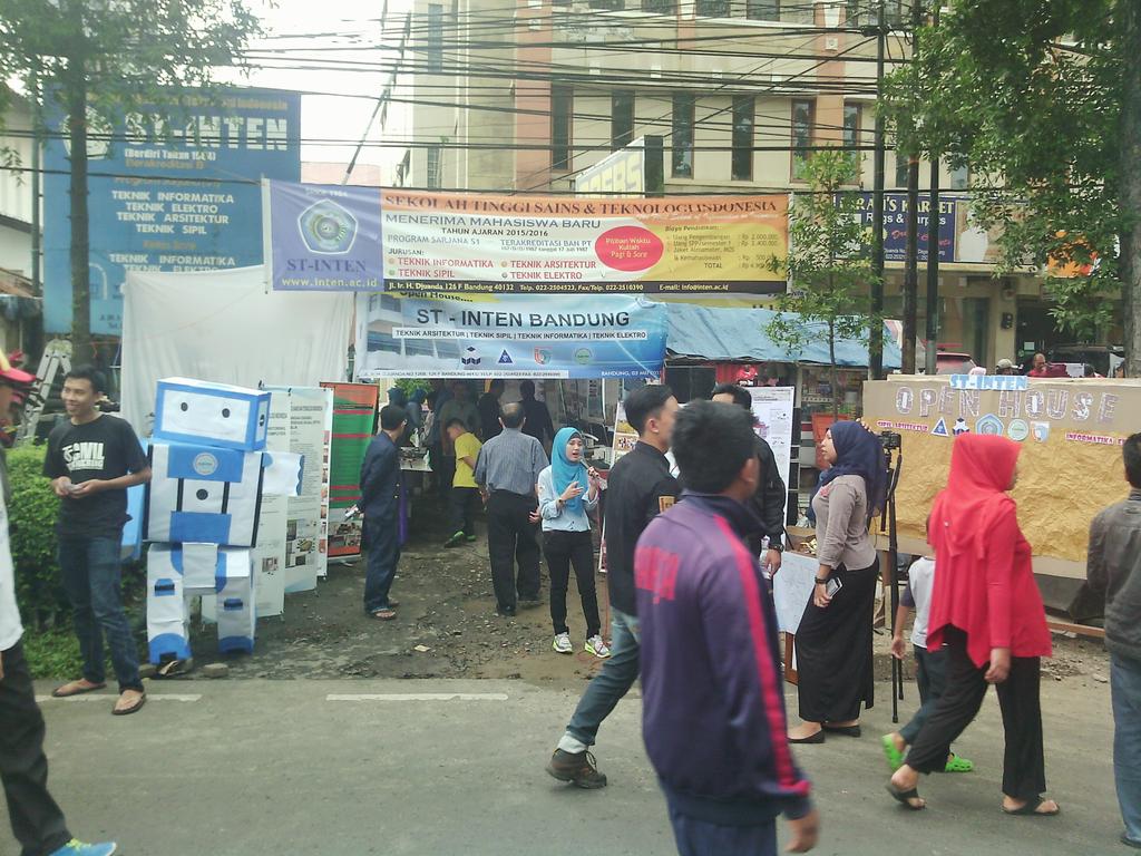 ST_INTEN's tweet photo. Suasana open house @ST_INTEN http://t.co/XgbwokWf83