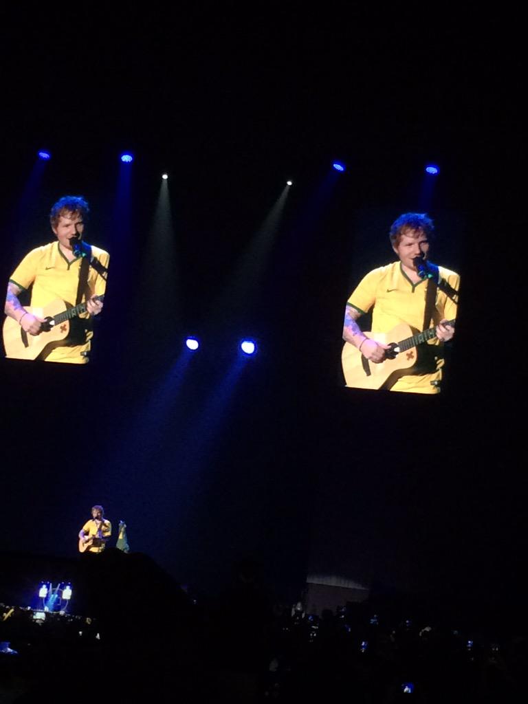 biancaCPL's tweet photo. 💙🔙🔙💙 http://t.co/ZJKnHtqCTX