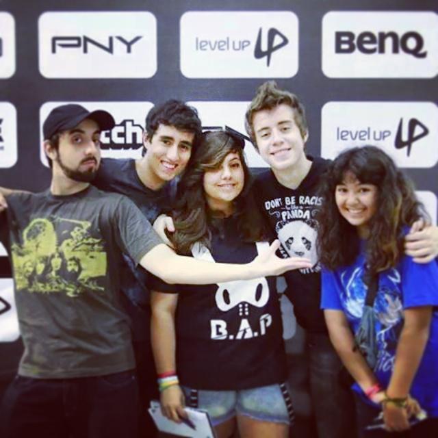 byLayree's tweet photo. Simplesmente ainda não acredito que conheci eles <3 #InLove #Cellbit #Zelune #Felps @cellbitos @Zeverland @feeeelps http://t.co/GFVgQSNqnj
