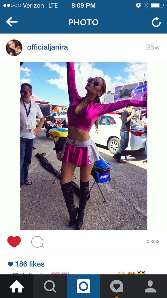 kandy_magazine's tweet image. Almost fight time. Who u got #kandy fans? Look for #kandygirl #janira in the ring #maypac #RingGirls