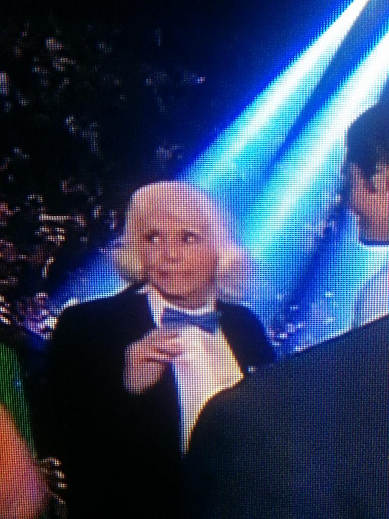 Oompa Loompa old bird spotted behind the commentators

#PacquiaoMayweather