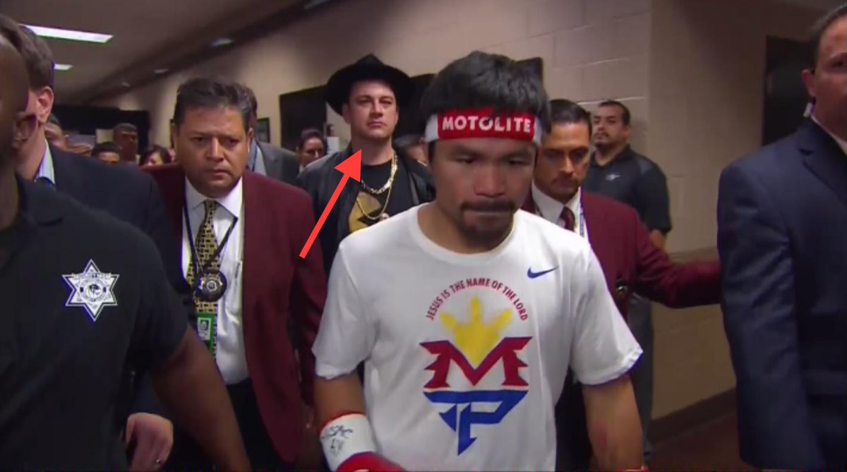 screening's tweet photo. TIL: @jimmykimmel (with a gold chain) is in @MannyPacquiao's entourage #MayPac http://t.co/dt3MEUcmTG