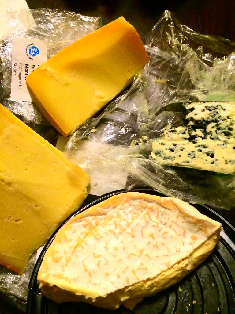 CrisFernandesRD's tweet photo. Many thanks @foodmuser for sharing sensational Grand prix winners! #Canadasbestcheese #2015CCGP #OMGtriplecream http://t.co/DYcHtfW2oZ