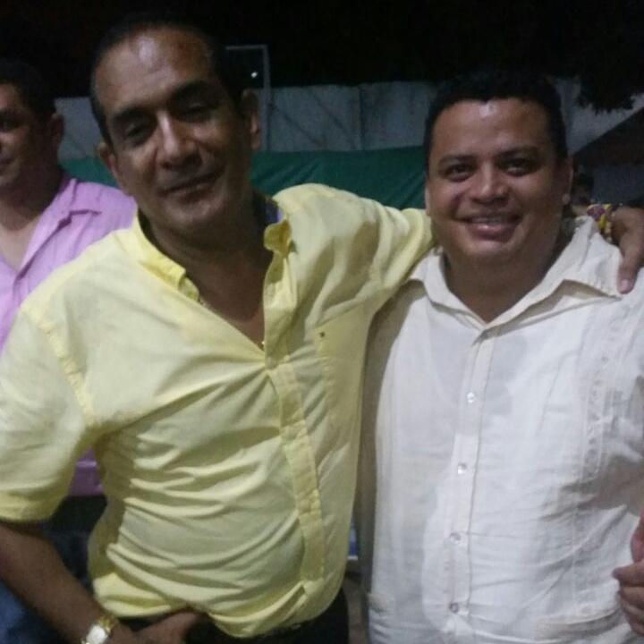 regimiento's tweet photo. Beto Daza y el gran Rafael Manjarrez http://t.co/wUOAUSRiXJ