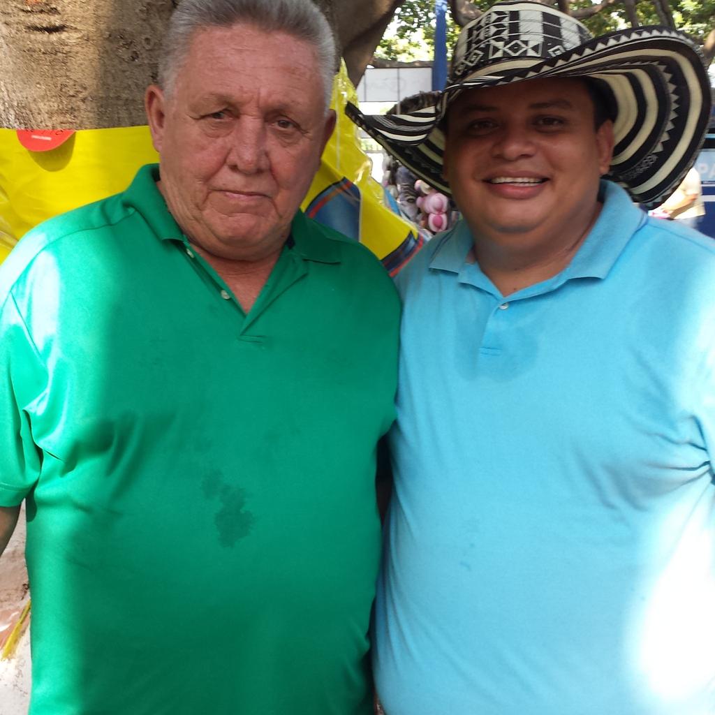 regimiento's tweet photo. Beto Daza y el gran Rafael Manjarrez http://t.co/wUOAUSRiXJ