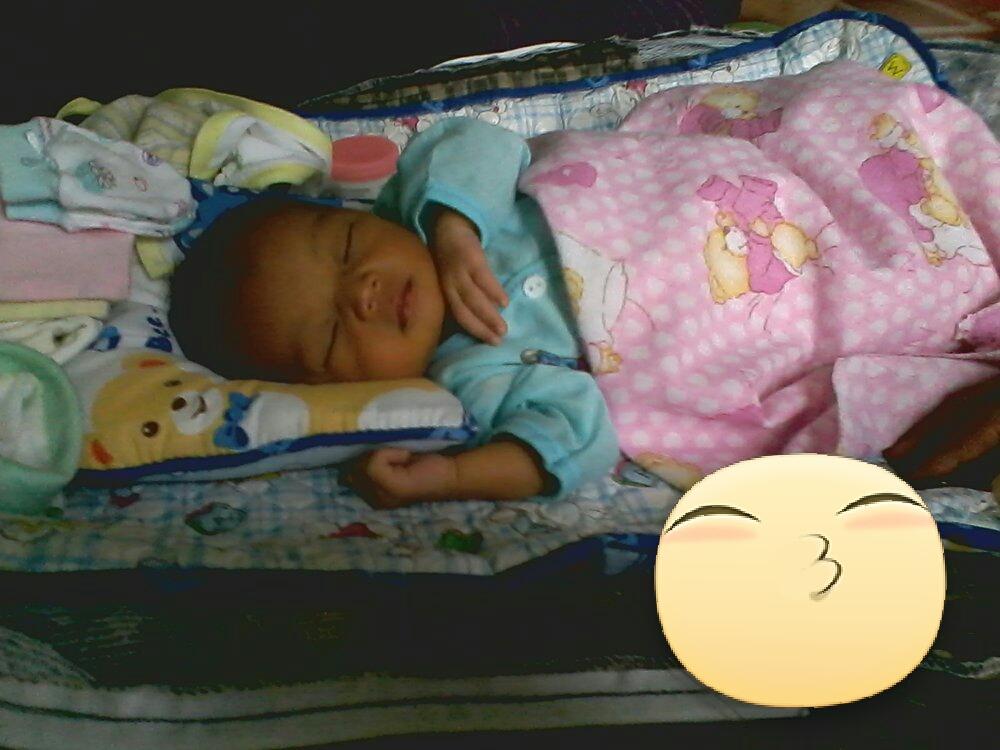 RatihButet's tweet photo. Gaya tidurku Rasya Dzaki Anugrah @modernmomsT7 http://t.co/OAT1qHOJZy